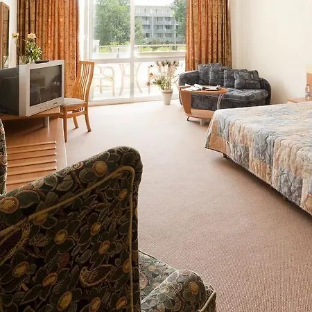 Hotel Flora Park 4*